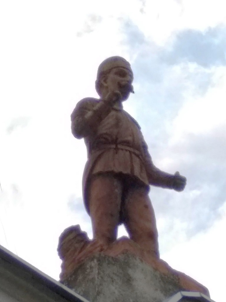 Statua rudara kao ukras i simbol na krovu